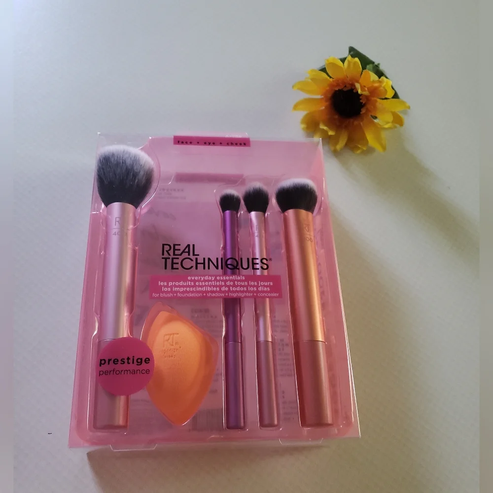 Just In: Brand New Real Techniques Makeup Brush Set